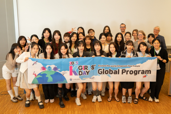 Gruppenbild der MINT-Studentinnen aus Südkorea