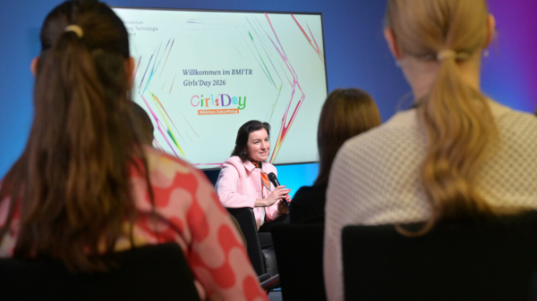 Dorothee B&auml;r beim Girls'Day 2026