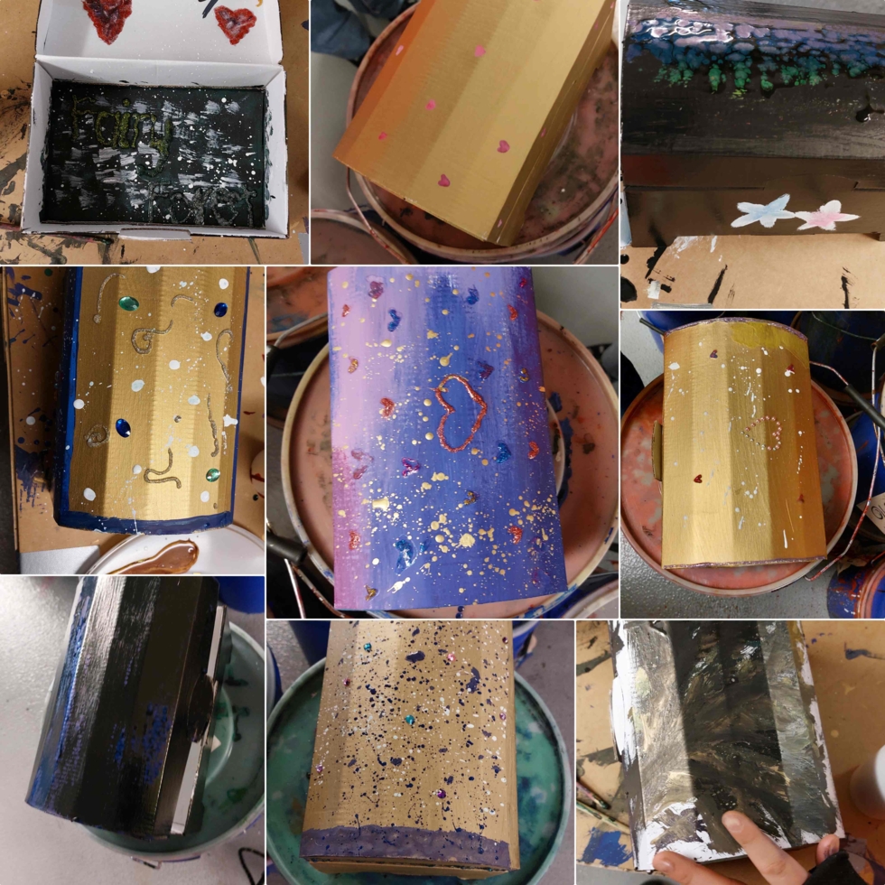 Von Girls'Day-Teilnehmerinnen gestaltete Pappkartons