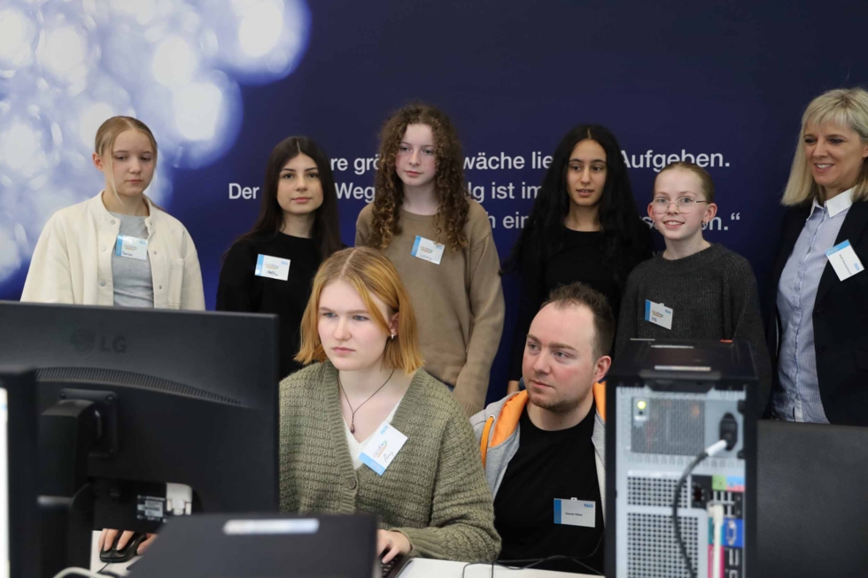 Girls'Day Teilnehmende am Computer