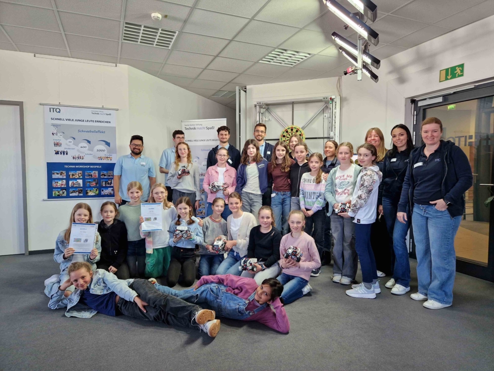 Gruppenbild von Girls'Day-Teilnehmerinnen