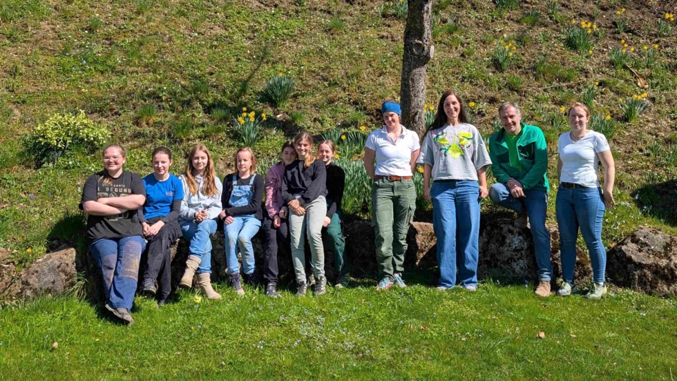 Gruppenbild mit Girls'Day-Teilnehmerinnen bei Fuchs baut Gärten